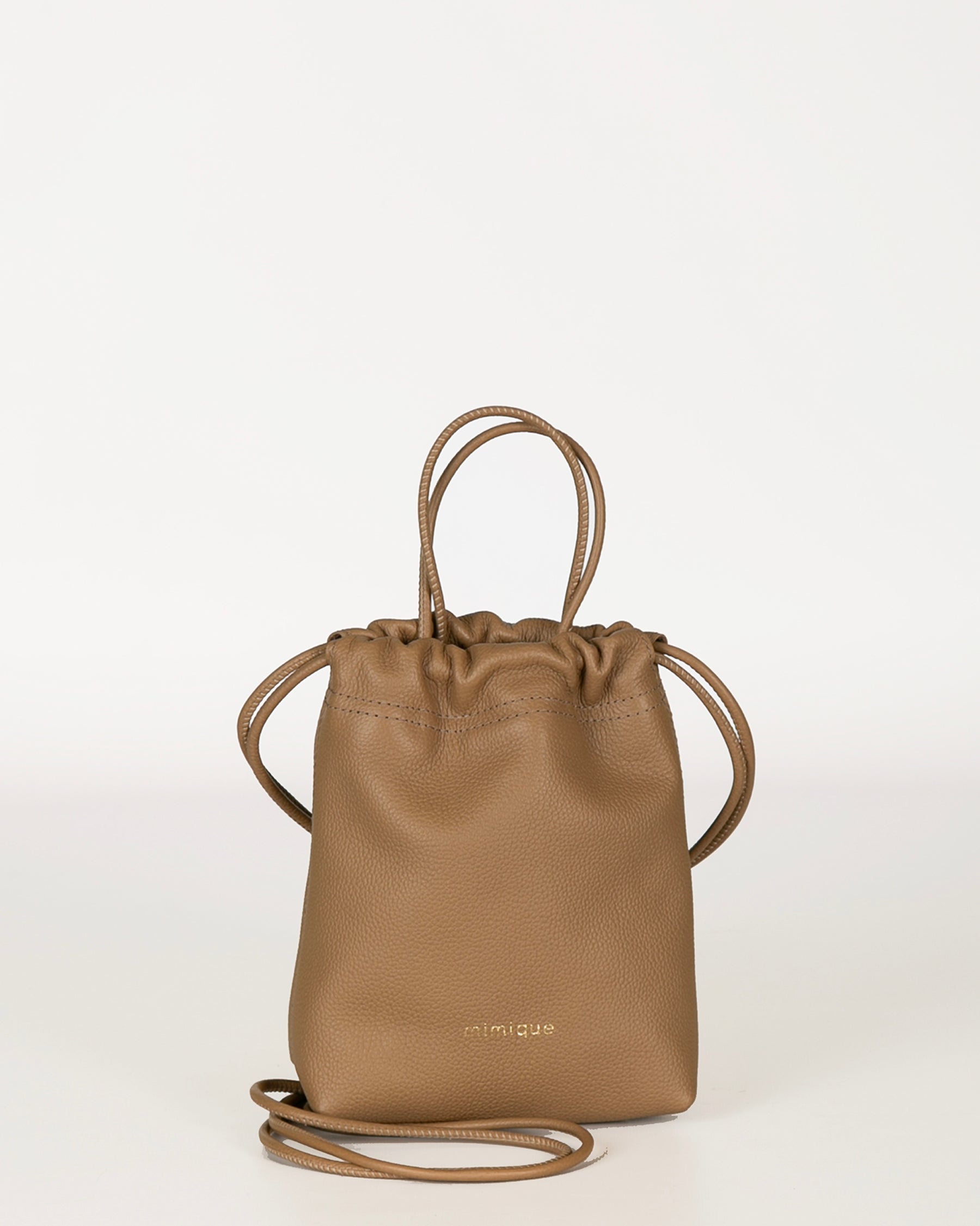 Mini bombonera de mujer Cue de Mimique. Bolso piel color camel praliné de gran calidad. Fabricado a mano en España
