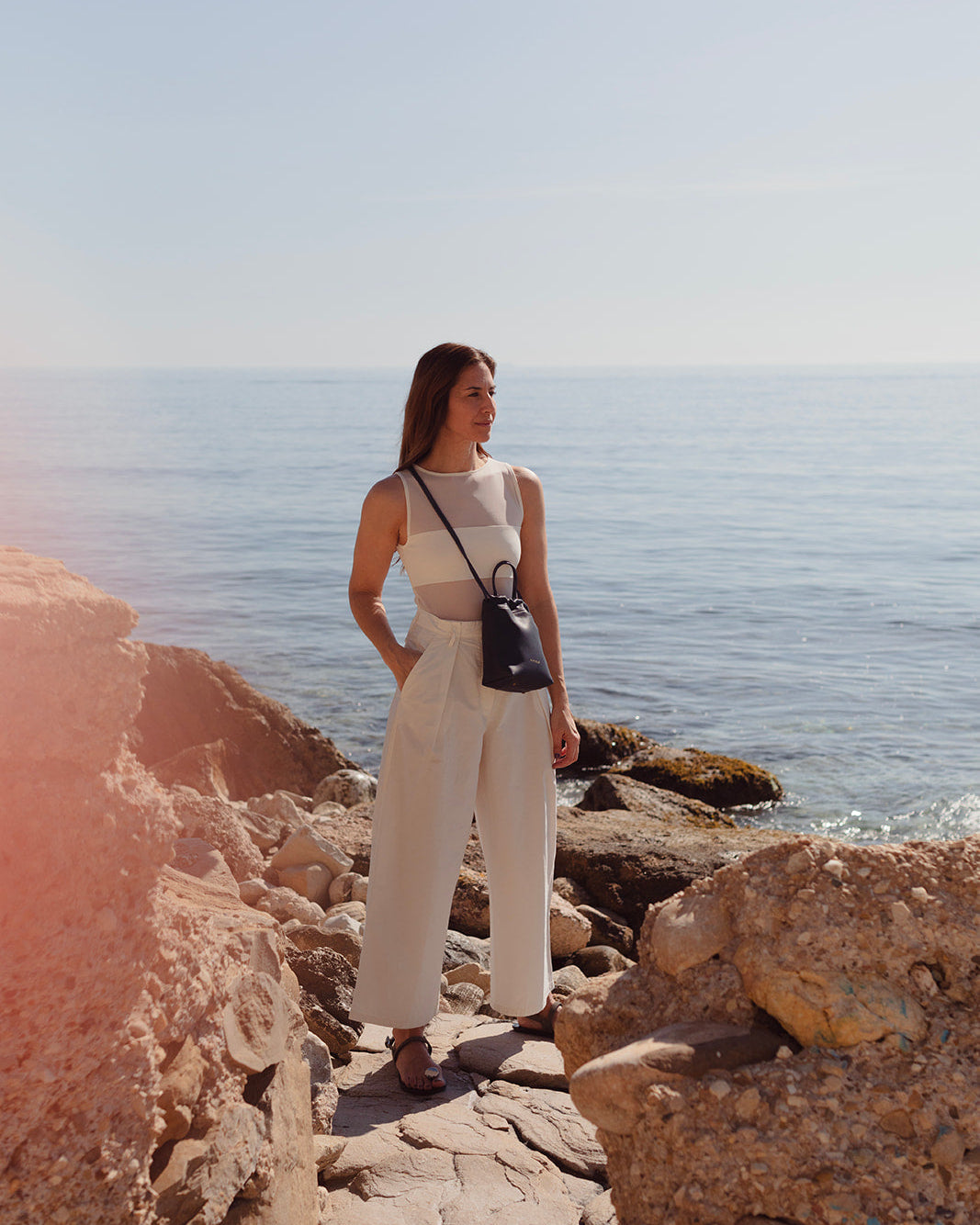 Bolso bombonera pequeña de piel premium para mujer Cue de Mimique color navy. Bandolera cómoda y ligera made in spain