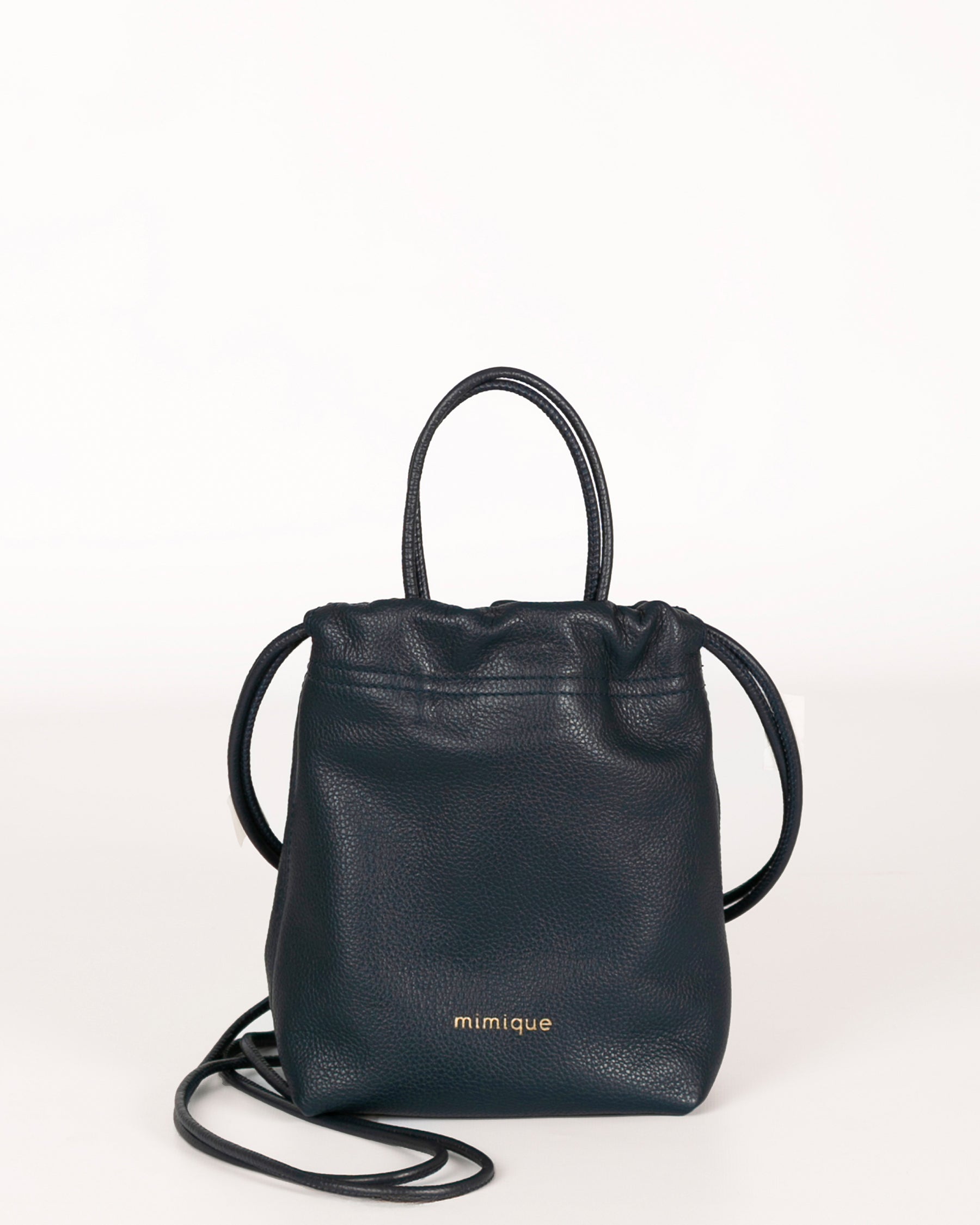 Mini bombonera para mujer Cue de Mimique en piel navy azul marino. Bandolera con asa de mano made in Spain. Gran capacidad