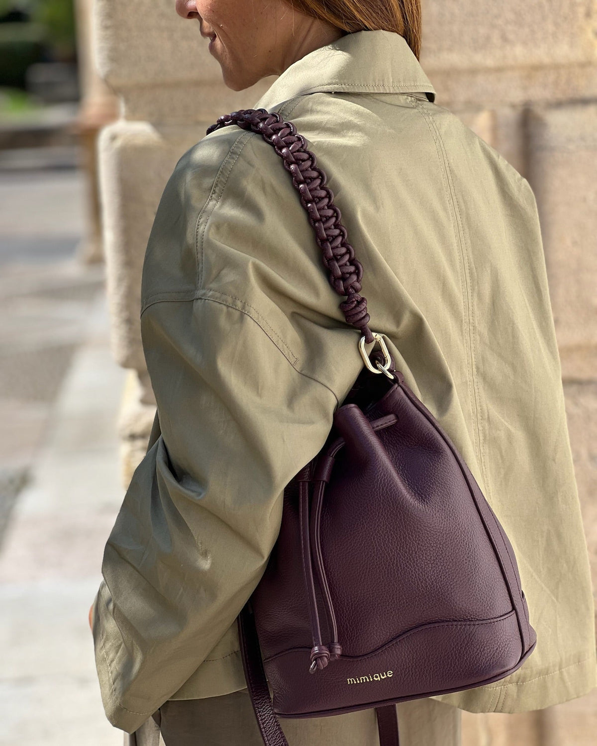 Bolso Serín burdeos Mimique con diseño de bombonera en piel premium made in Spain