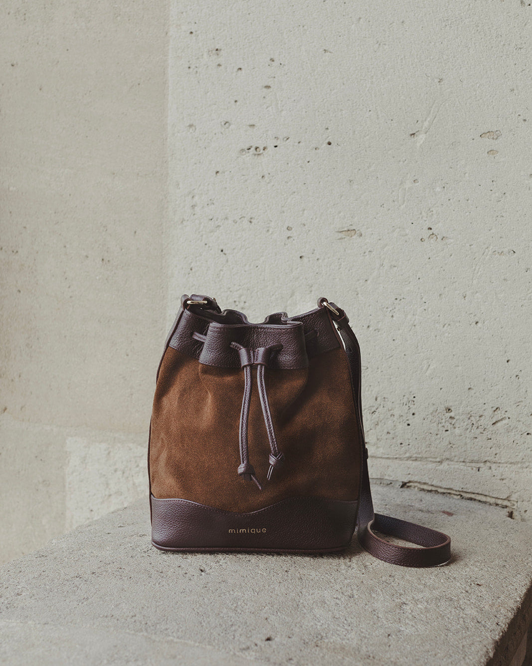 Bolso bombonera Serín de Mimique en piel premium marrón chocolate de gran calidad y capacidad hecho en España