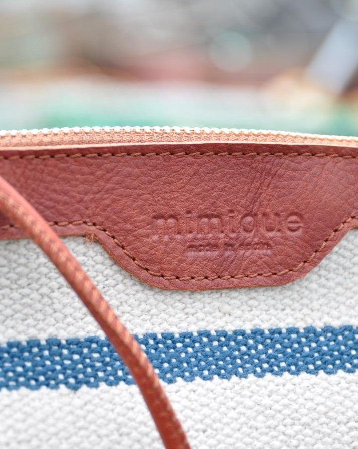 Neceser playa Pouch Rodiles navy Mimique loneta y piel con cremallera y asa para colgar