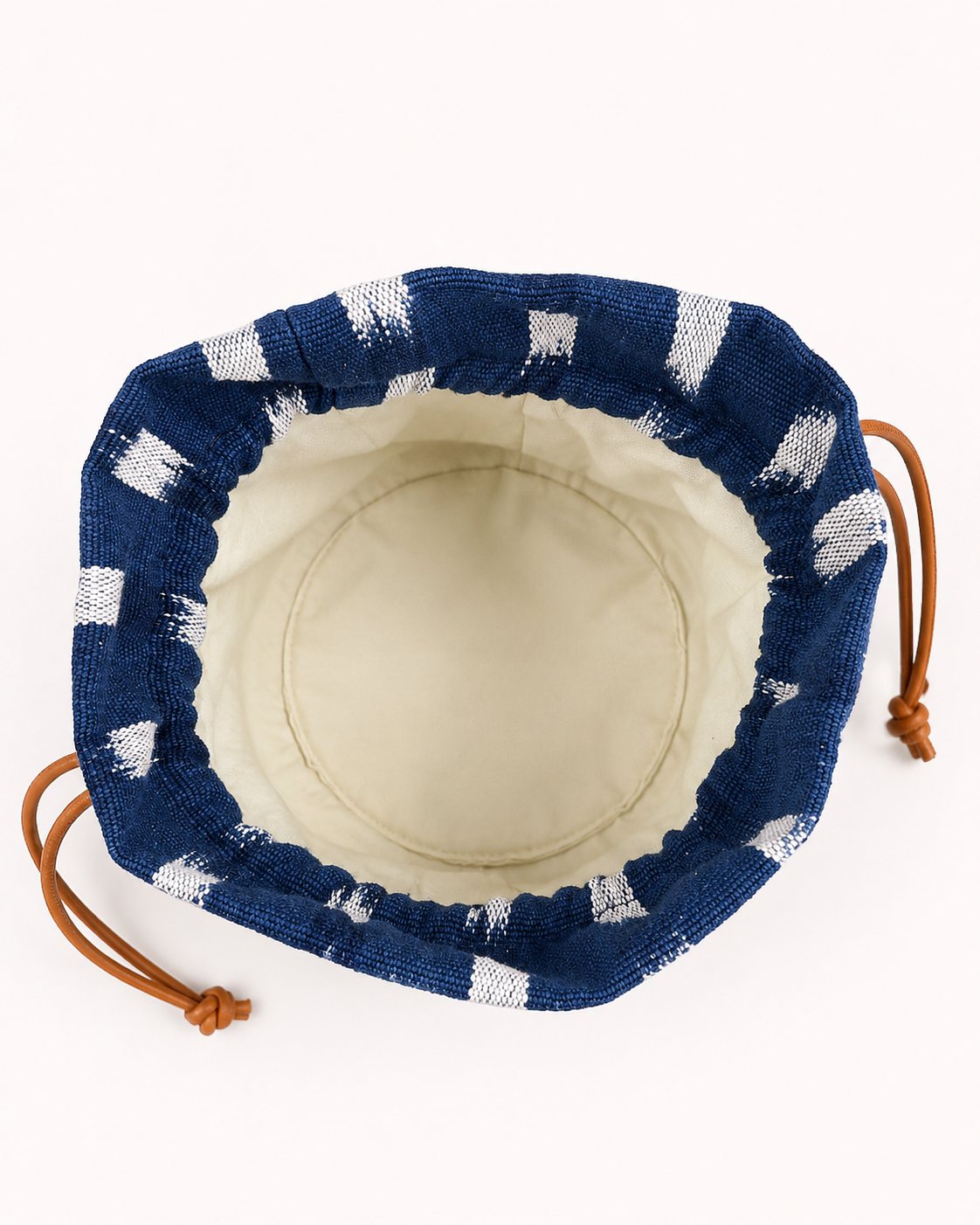 Mini bombonera ikat azul y blanca