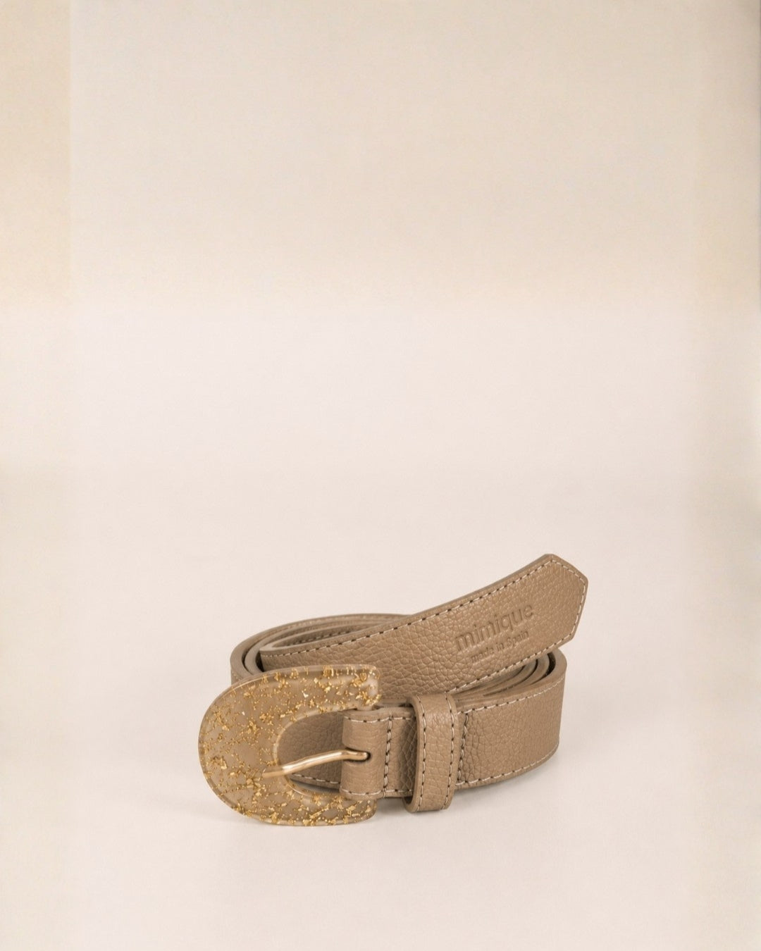 Cinturón buelna color camel praliné de Mimique con hebilla metraquilato dorada y piel de máxima calidad
