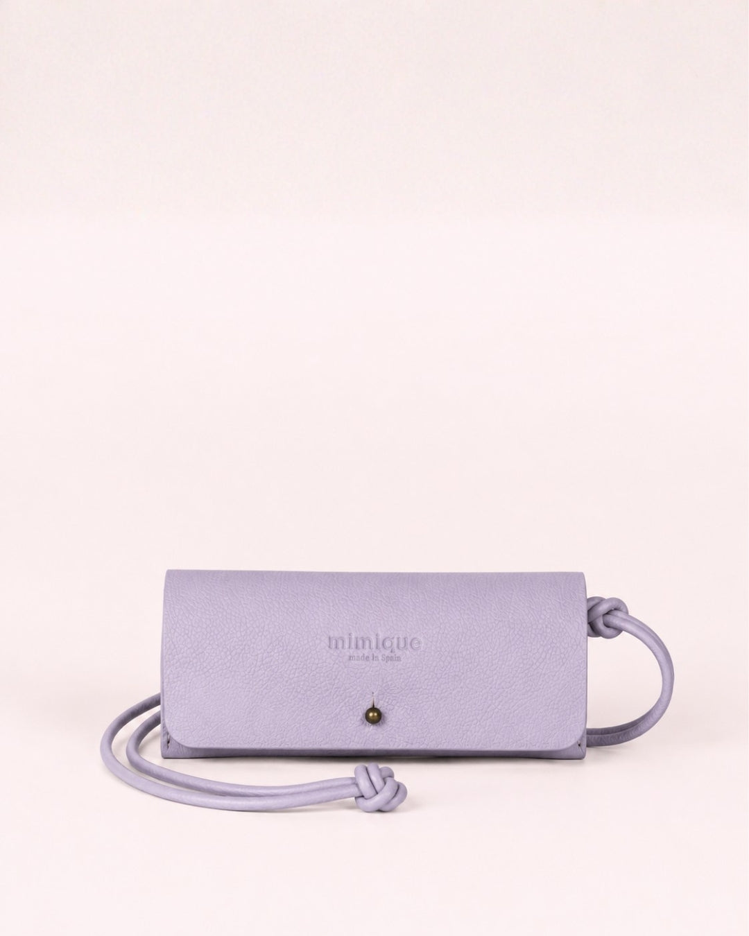 Funda de gafas de piel Mimique color morado lavanda de gran calidad y comodidad para colgar made in Spain