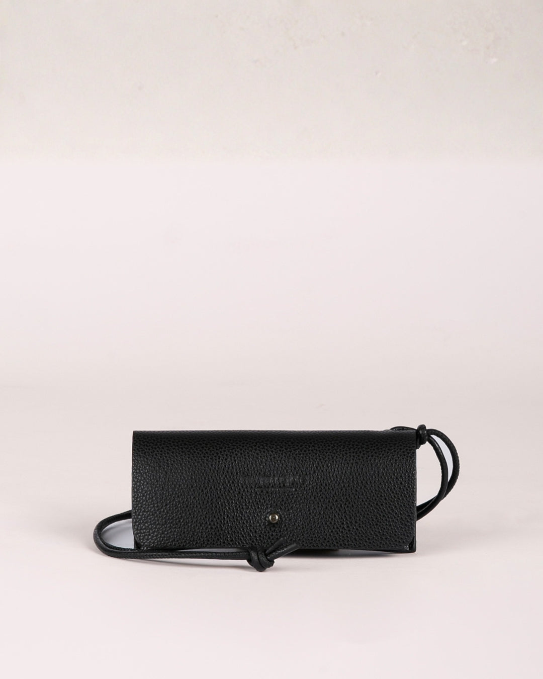 Funda para todas las gafas Mimique en piel premium con cordón para colgar hecha a mano en España
