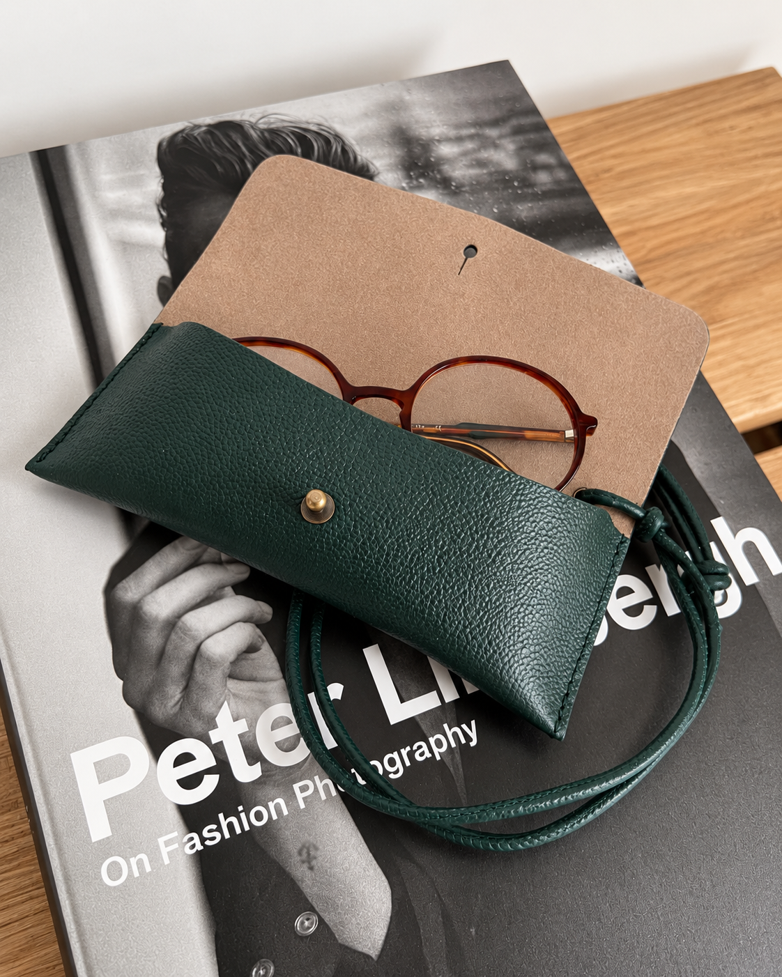 Funda de gafas Mimique en piel de gran calidad verde pato hecha de forma artesanal en España