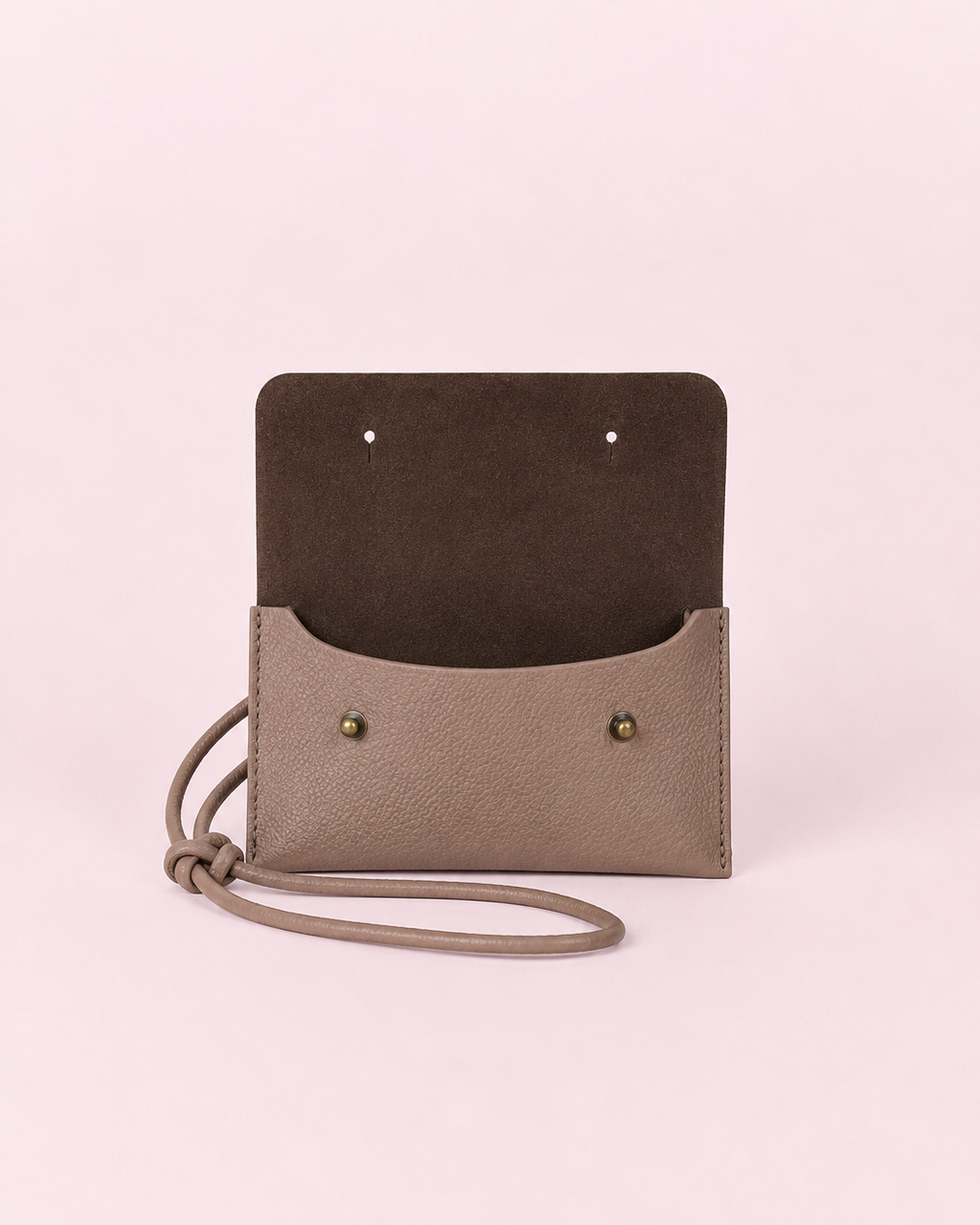 Funda de móvil de piel camel praliné de Mimique con forro interior afelpado para proteger el móvil
