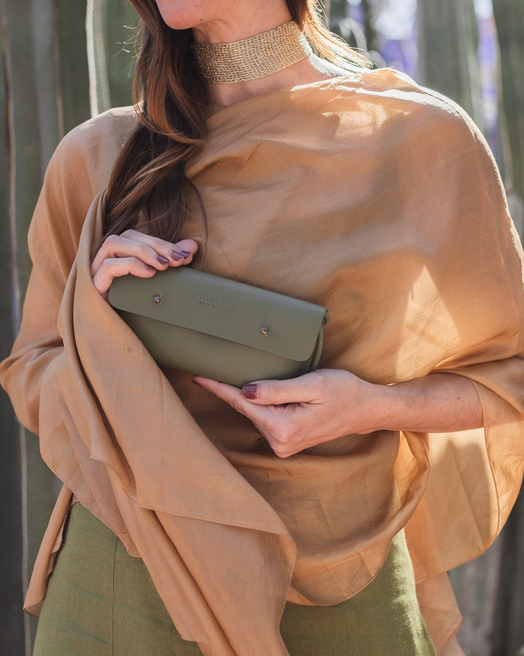 Funda para todos los móviles de Mimique en piel de alta calidad verde hecha a mano en España