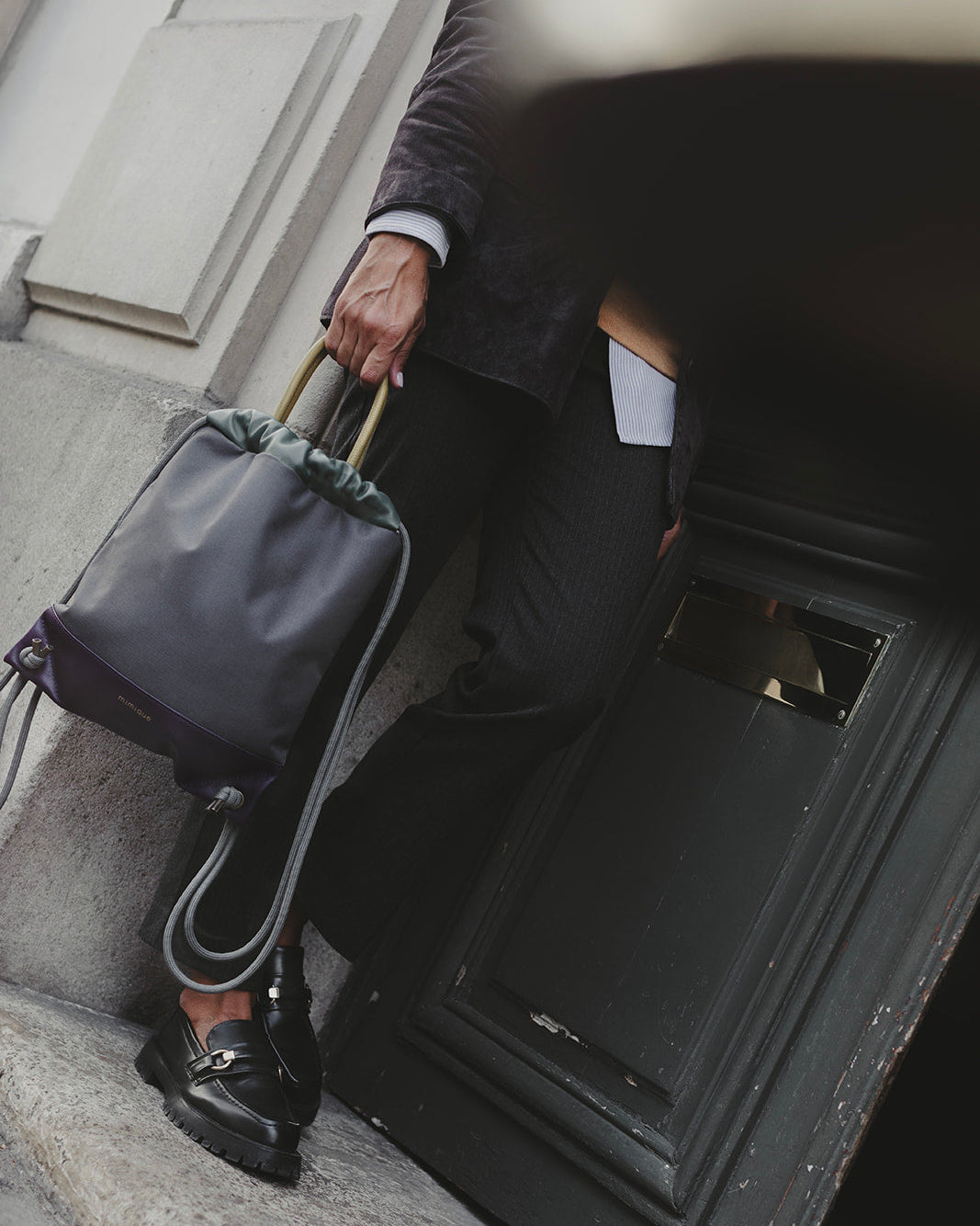 Atalaya gris oscuro bolso mochila para mujer de Mimique cómoda, ligera y versátil y en piel y loneta made in Spain
