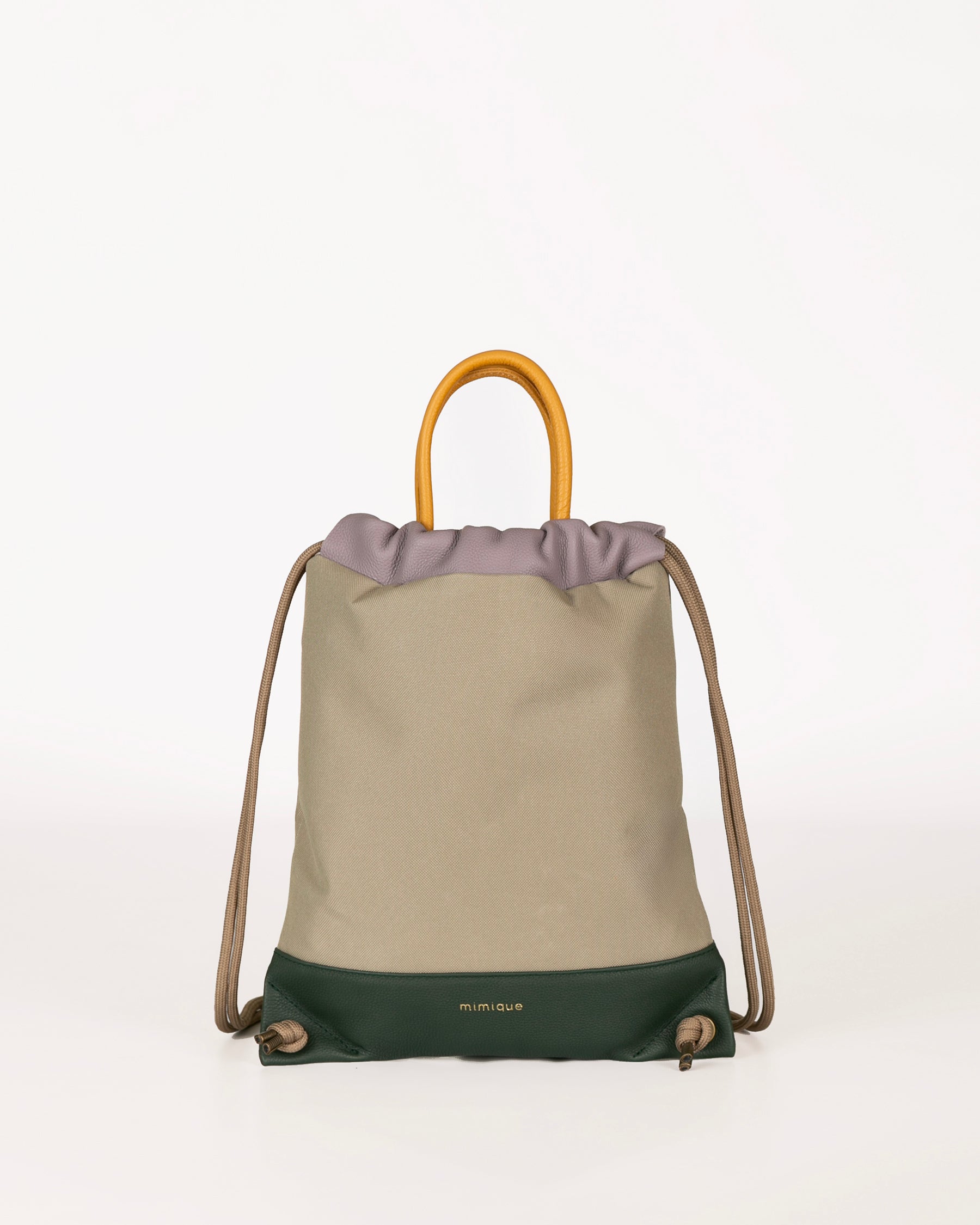 Mochila bolso de mujer Atalaya de Mimique en piel y loneta impermeable verde pato y beige. Diseño artesanal made in Spain. Cómoda, ligera y atemporal. Cierre seguro