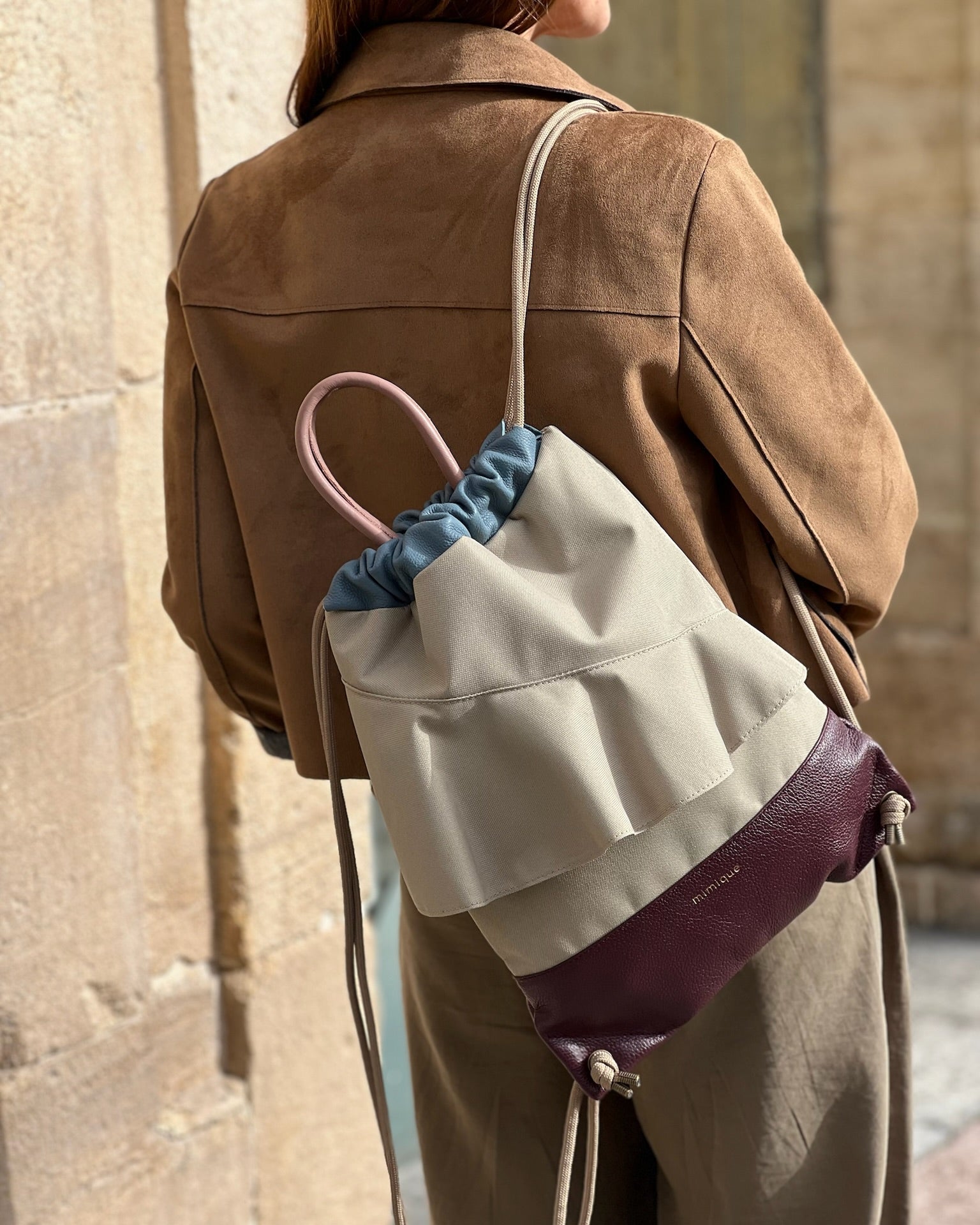 Mochila bolso mujer de piel y loneta impermeable burdeos y beige Zahora Mimique, alta calidad hecha a mano en España