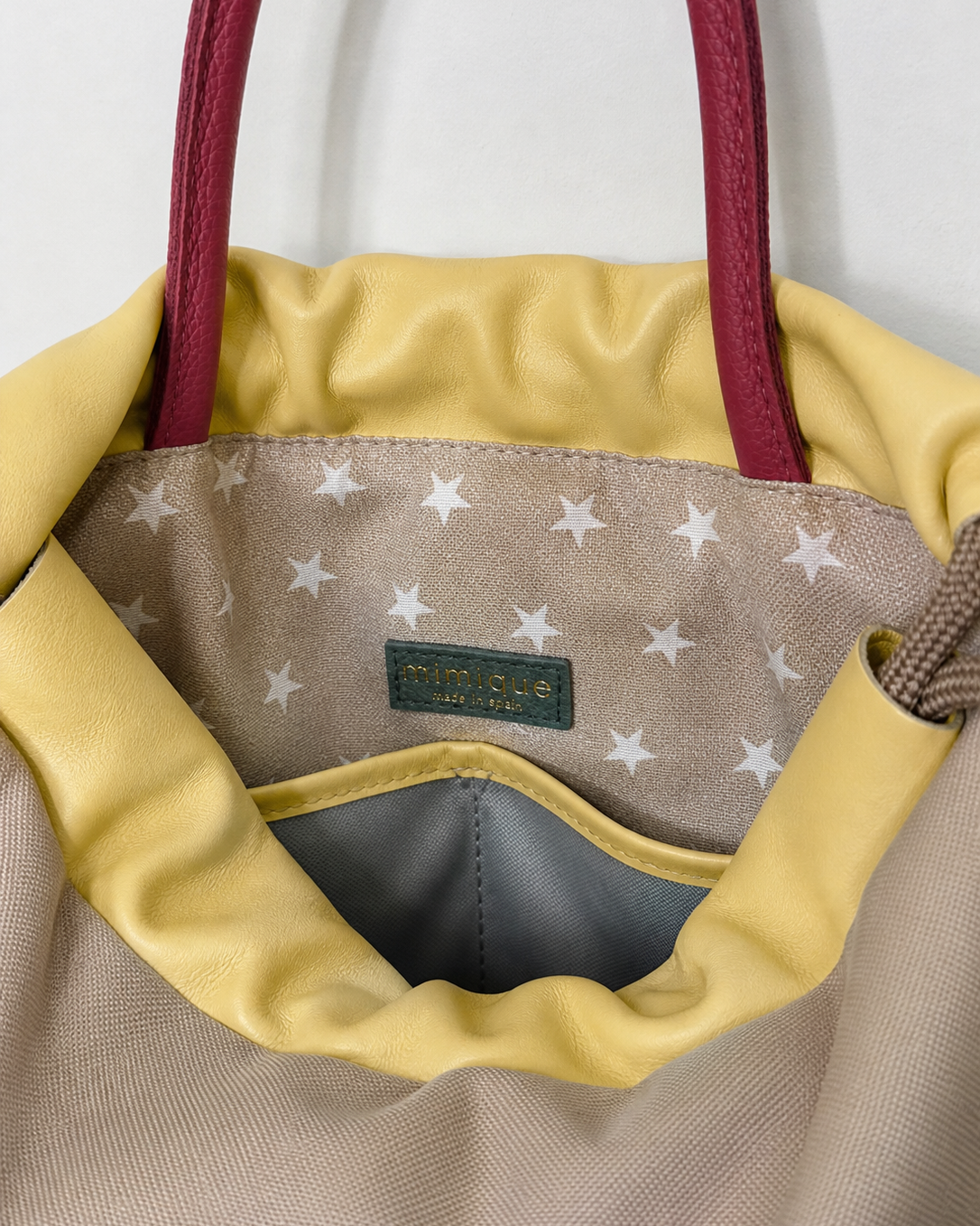 Mochila bolso Zahora mini en piel y loneta beige con volante de Mimique made in Spain gran calidad y muy ligera