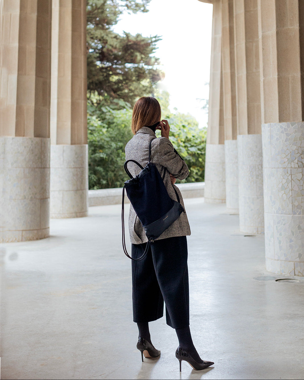 Mochila bolso Arra de Mimique en color negro y navy cómoda, ligera y con cierre seguro elegante y versátil
