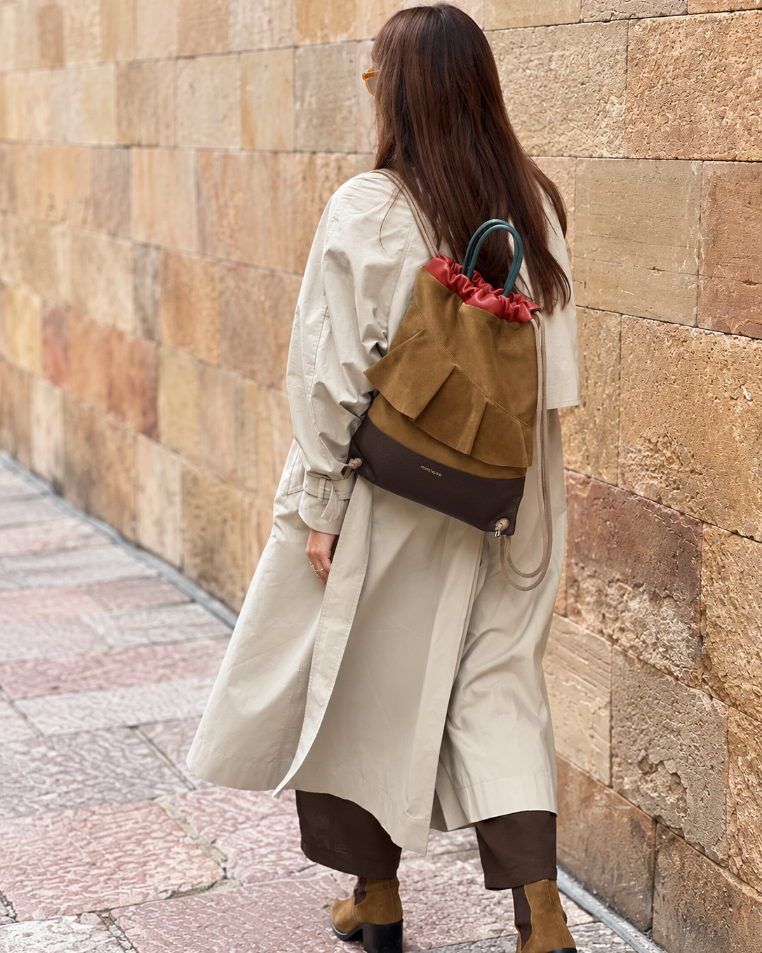 Mochila Bolonia avellana y camel Mimique en piel y serraje de gran calidad hecha de forma artesanal en España