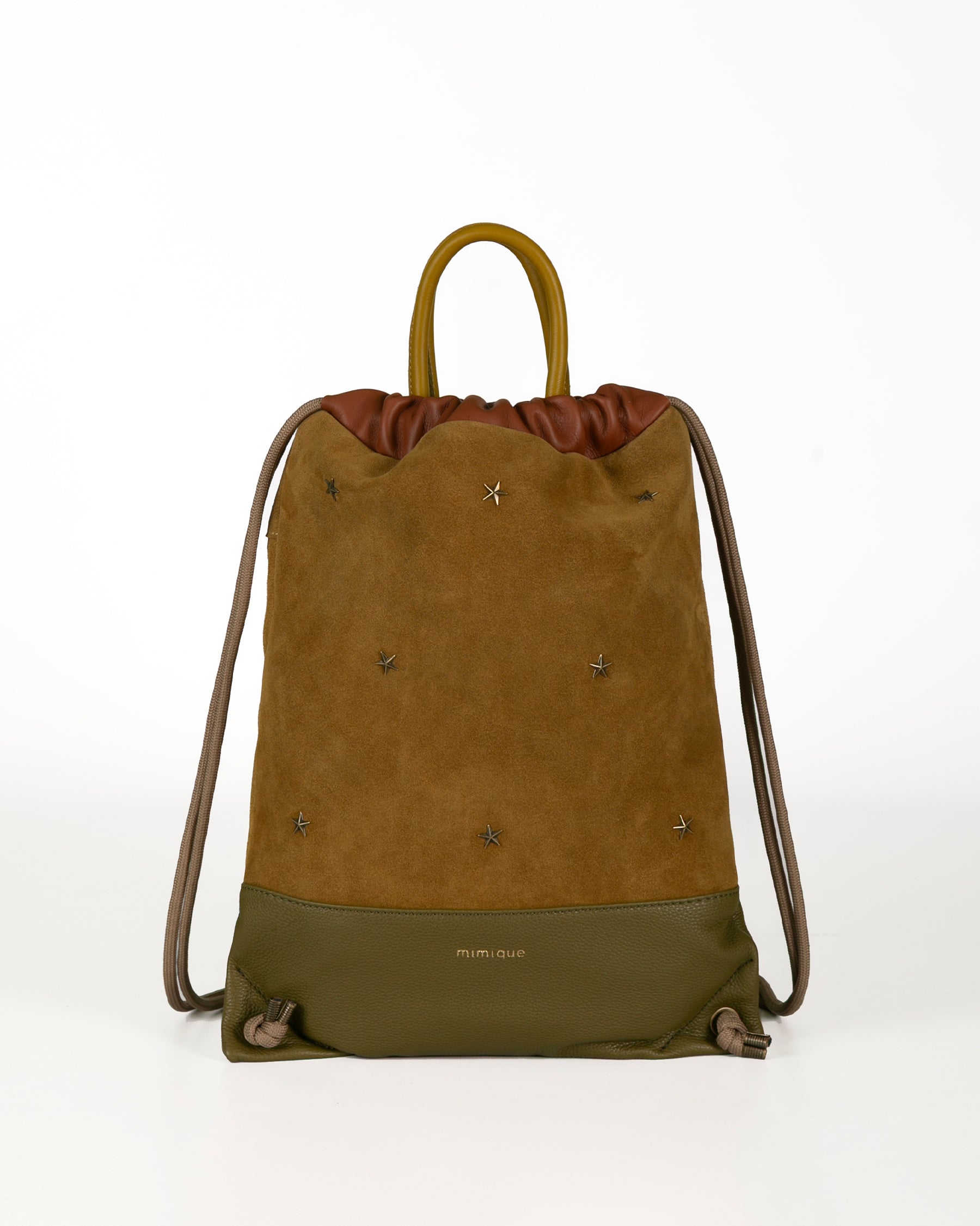 Mochila grande con Tachuelas de estrella para mujer de Mimique en piel y serraje camel de la mejor calidad, hecha a mano en España