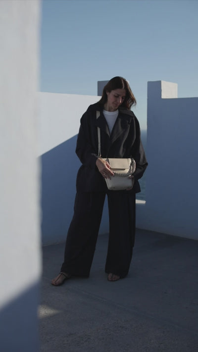 Bolso Andrín con asa trenzada de Mimique en piel crema de alta calidad diseñado y producido a mano en España