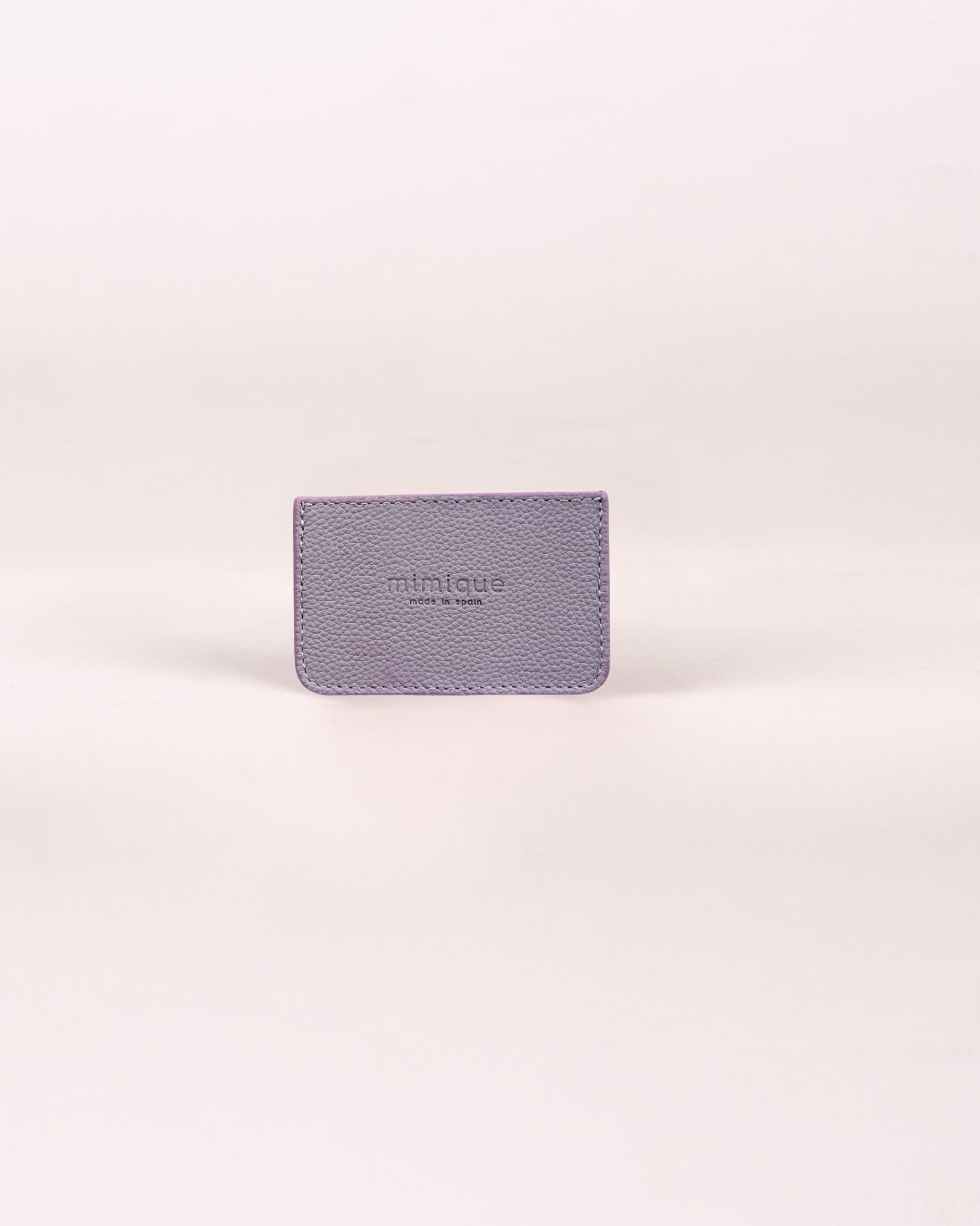 Tarjetero de piel Mimique color lila lavanda hecho a mano en España en piel de alta calidad diseño cómodo y resistente